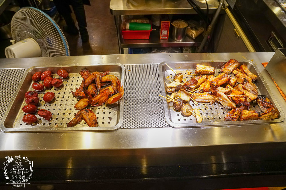 高雄文山特區[極鮮火鍋吃到飽]每逢假日一定排隊!極致豐富的聚餐選擇!