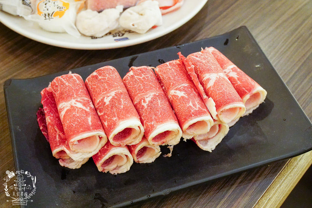 高雄文山特區[極鮮火鍋吃到飽]每逢假日一定排隊!極致豐富的聚餐選擇!