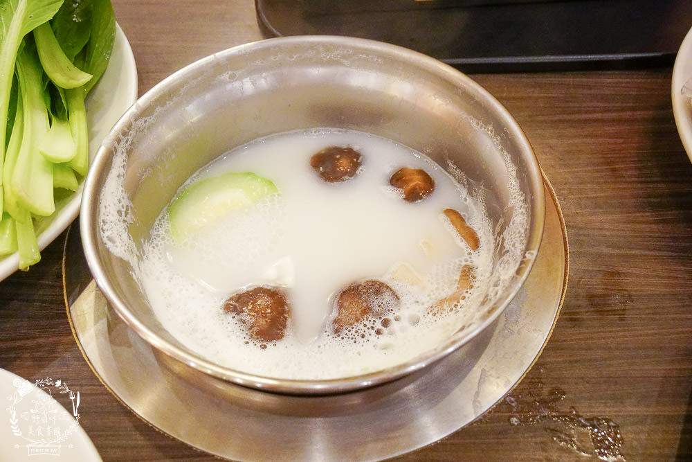 高雄文山特區[極鮮火鍋吃到飽]每逢假日一定排隊!極致豐富的聚餐選擇!