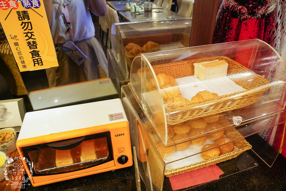 高雄文山特區[極鮮火鍋吃到飽]每逢假日一定排隊!極致豐富的聚餐選擇!