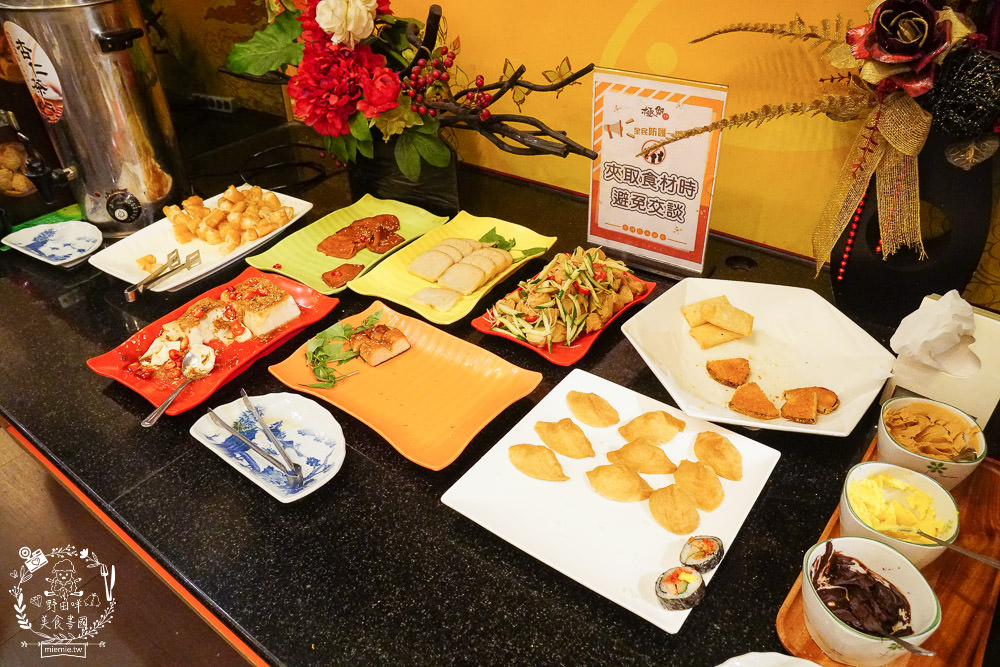 高雄文山特區[極鮮火鍋吃到飽]每逢假日一定排隊!極致豐富的聚餐選擇!