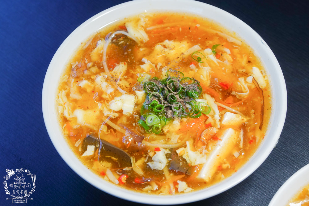 枋寮人氣小吃[榕樹下酸辣湯]30年在地饕客推薦的好滋味!人氣水餃常常提早完售!酸辣湯老饕必點!