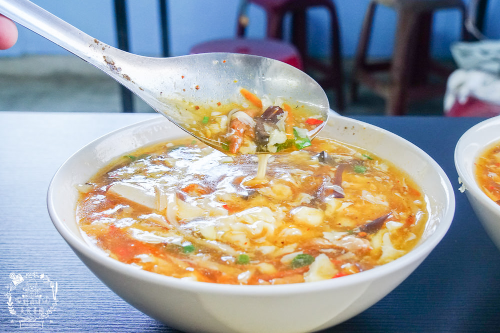 枋寮人氣小吃[榕樹下酸辣湯]30年在地饕客推薦的好滋味!人氣水餃常常提早完售!酸辣湯老饕必點!