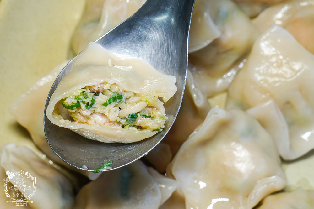 枋寮人氣小吃[榕樹下酸辣湯]30年在地饕客推薦的好滋味!人氣水餃常常提早完售!酸辣湯老饕必點!