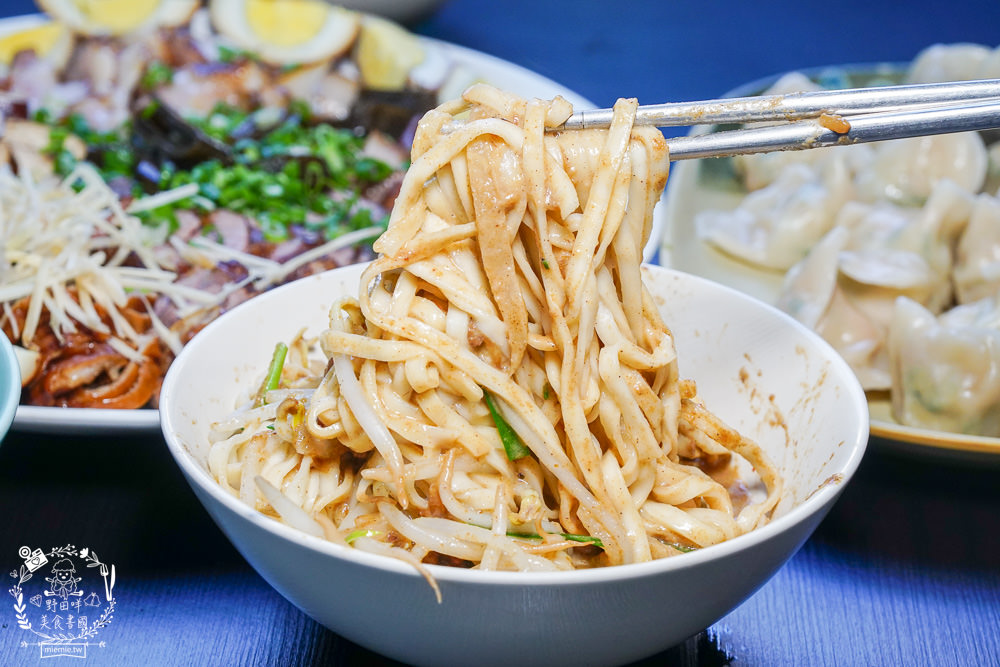 枋寮人氣小吃[榕樹下酸辣湯]30年在地饕客推薦的好滋味!人氣水餃常常提早完售!酸辣湯老饕必點!