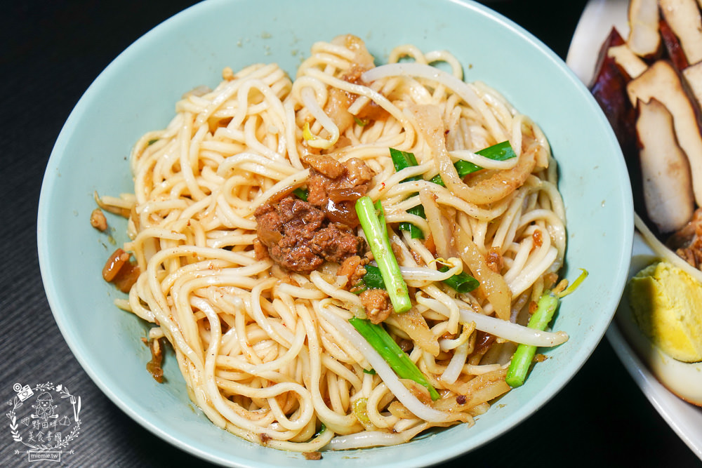 枋寮人氣小吃[榕樹下酸辣湯]30年在地饕客推薦的好滋味!人氣水餃常常提早完售!酸辣湯老饕必點!