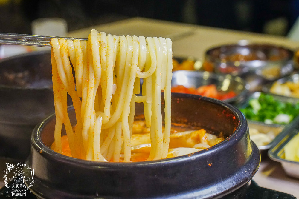 高雄[槿韓食堂韓式料理吃到飽]32種韓國料理吃到飽!怕辣的人也敢吃?!順便一起愛的迫降吧!