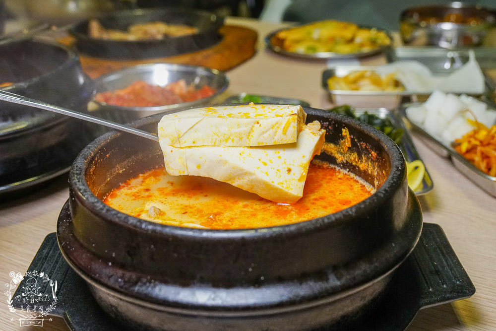 高雄[槿韓食堂韓式料理吃到飽]32種韓國料理吃到飽!怕辣的人也敢吃?!順便一起愛的迫降吧!