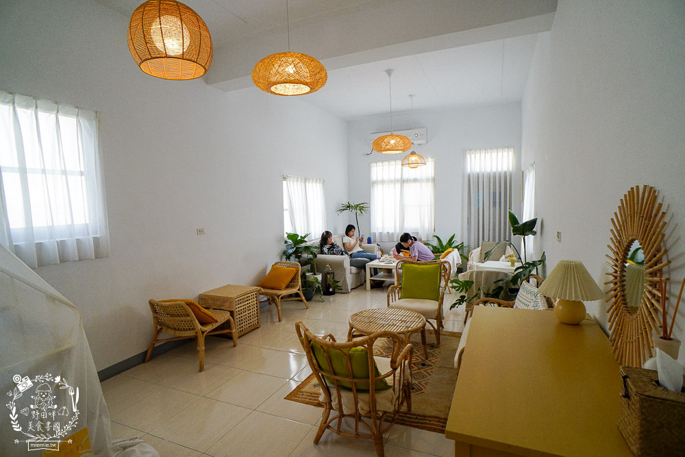 鳳山隱藏版咖啡廳[樹苒小鎮咖啡甜點店]純白簡約的浪漫下午茶甜點店!漫步調享受慵懶時光