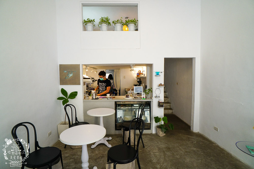 鳳山隱藏版咖啡廳[樹苒小鎮咖啡甜點店]純白簡約的浪漫下午茶甜點店!漫步調享受慵懶時光