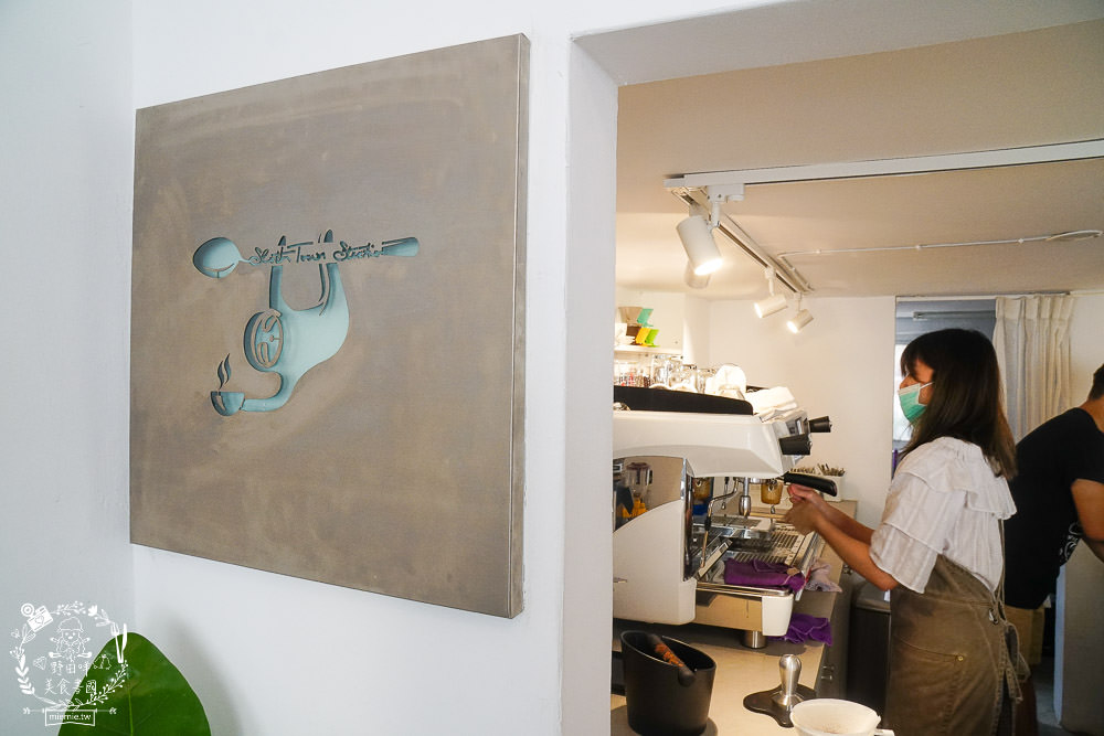 鳳山隱藏版咖啡廳[樹苒小鎮咖啡甜點店]純白簡約的浪漫下午茶甜點店!漫步調享受慵懶時光