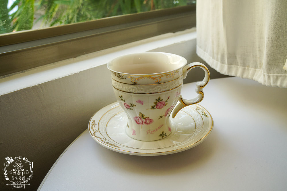 鳳山隱藏版咖啡廳[樹苒小鎮咖啡甜點店]純白簡約的浪漫下午茶甜點店!漫步調享受慵懶時光