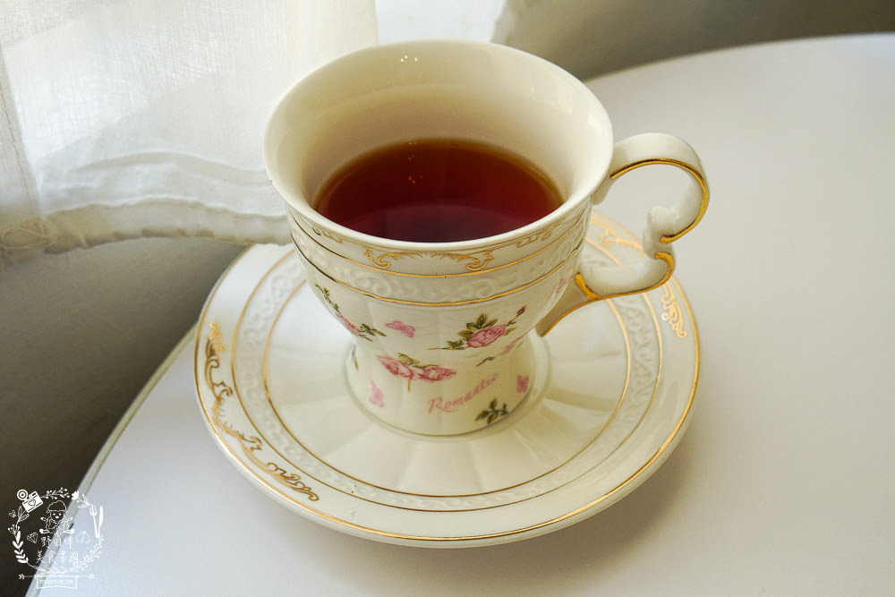 鳳山隱藏版咖啡廳[樹苒小鎮咖啡甜點店]純白簡約的浪漫下午茶甜點店!漫步調享受慵懶時光