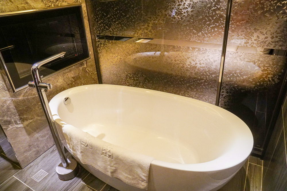 高雄鳳山歐閣精品汽車旅館|全新開幕別緻汽旅|55吋液晶電視|蒸氣放鬆設備