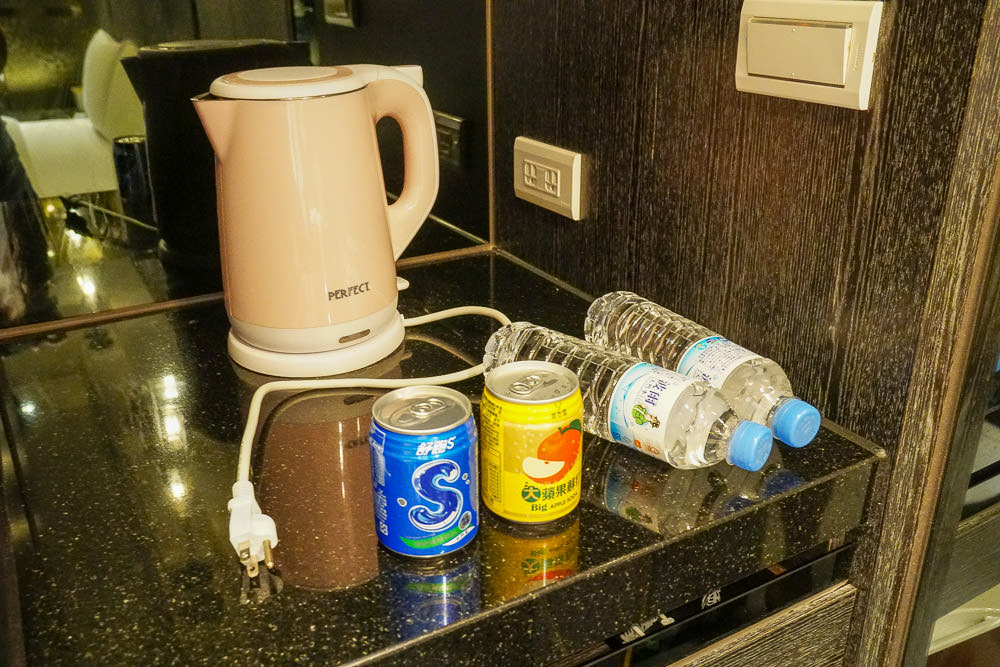 高雄鳳山歐閣精品汽車旅館|全新開幕別緻汽旅|55吋液晶電視|蒸氣放鬆設備