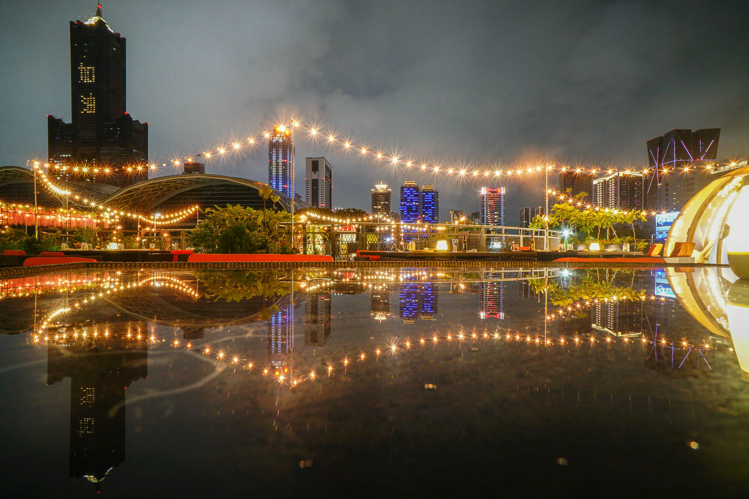 高雄[比爾比夫熟成牛排海景餐廳]22號碼頭超浪漫景觀餐廳!絢麗燈光絕美動人!
