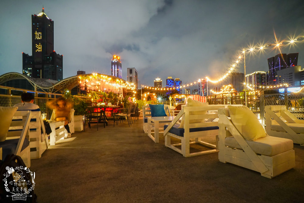 高雄[比爾比夫熟成牛排海景餐廳]22號碼頭超浪漫景觀餐廳!絢麗燈光絕美動人!