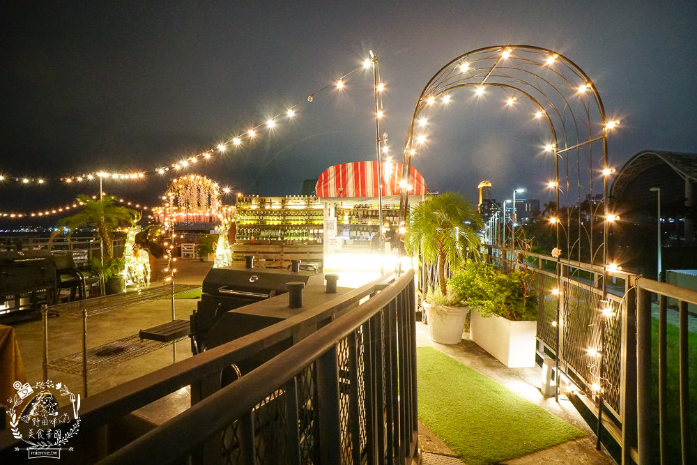 高雄[比爾比夫熟成牛排海景餐廳]22號碼頭超浪漫景觀餐廳!絢麗燈光絕美動人!