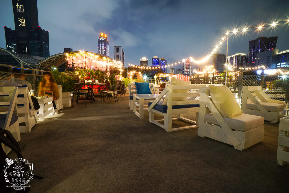 高雄[比爾比夫熟成牛排海景餐廳]22號碼頭超浪漫景觀餐廳!絢麗燈光絕美動人!