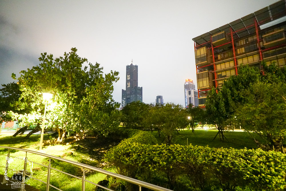 高雄[比爾比夫熟成牛排海景餐廳]22號碼頭超浪漫景觀餐廳!絢麗燈光絕美動人!