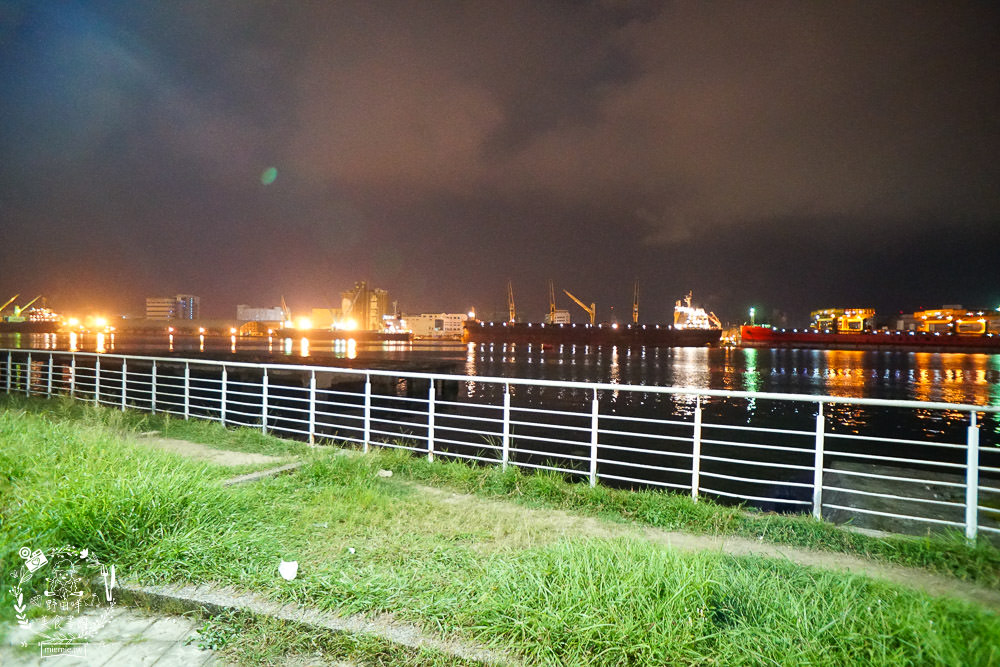 高雄[比爾比夫熟成牛排海景餐廳]22號碼頭超浪漫景觀餐廳!絢麗燈光絕美動人!