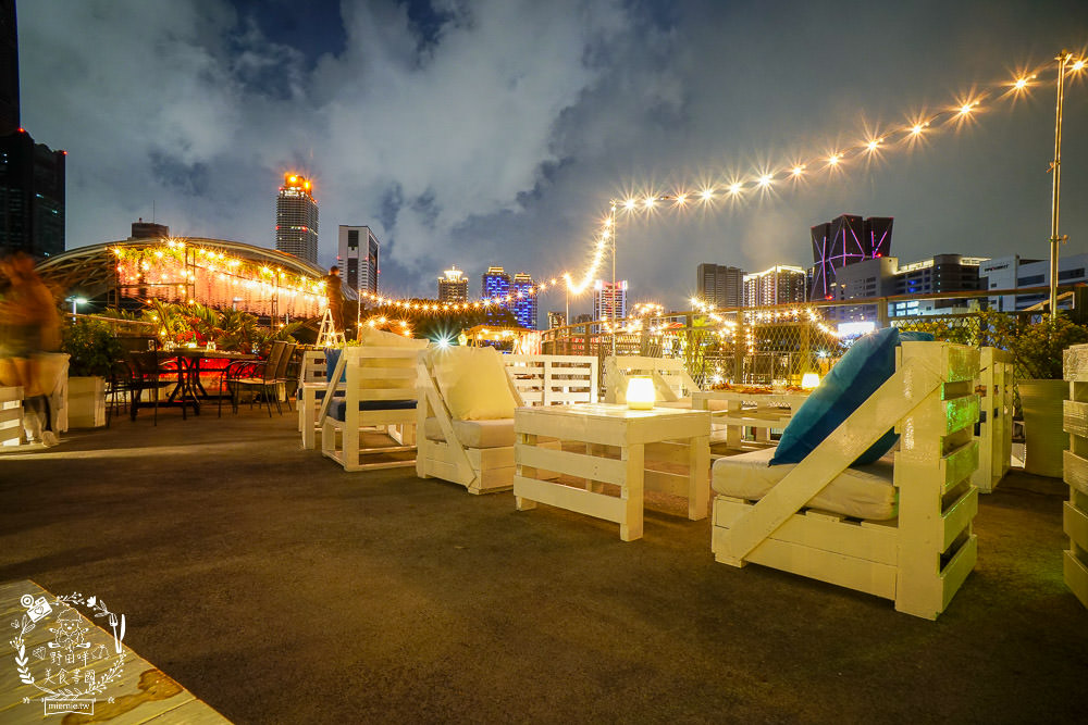 高雄[比爾比夫熟成牛排海景餐廳]22號碼頭超浪漫景觀餐廳!絢麗燈光絕美動人!