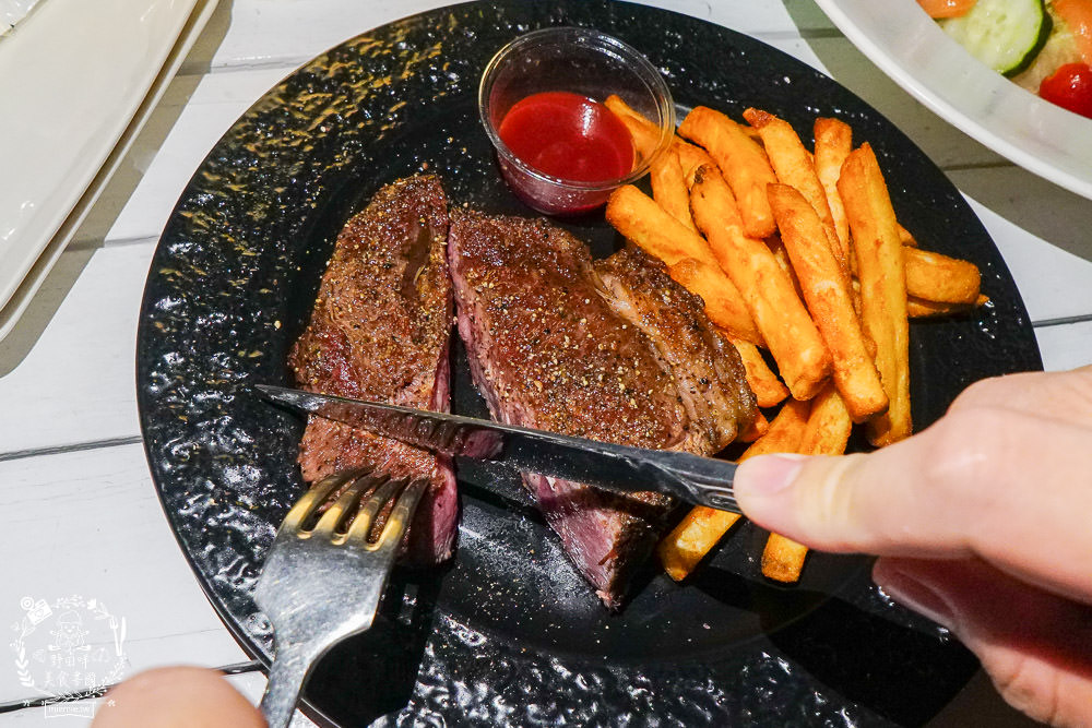 高雄[比爾比夫熟成牛排海景餐廳]22號碼頭超浪漫景觀餐廳!絢麗燈光絕美動人!