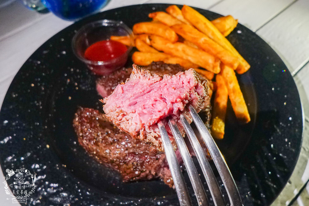 高雄[比爾比夫熟成牛排海景餐廳]22號碼頭超浪漫景觀餐廳!絢麗燈光絕美動人!