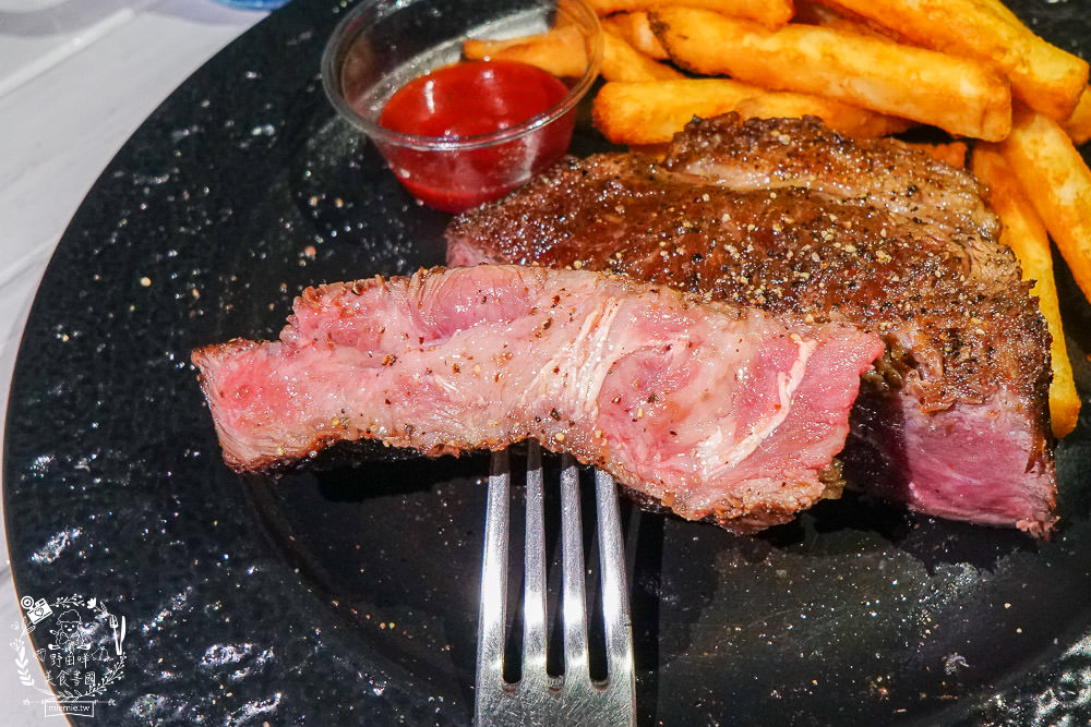 高雄[比爾比夫熟成牛排海景餐廳]22號碼頭超浪漫景觀餐廳!絢麗燈光絕美動人!