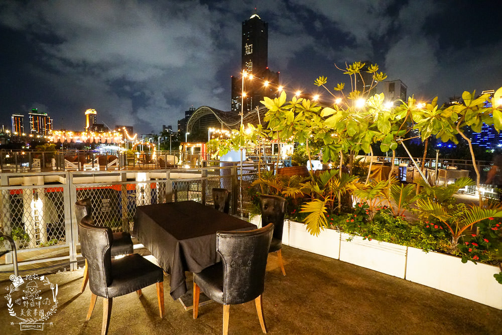 高雄[比爾比夫熟成牛排海景餐廳]22號碼頭超浪漫景觀餐廳!絢麗燈光絕美動人!