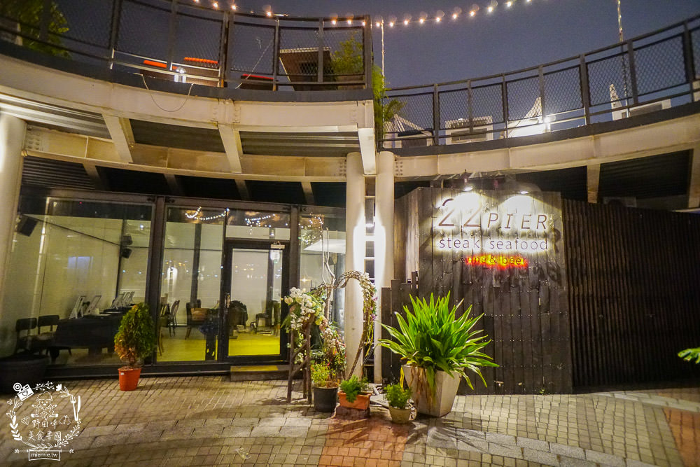 高雄[比爾比夫熟成牛排海景餐廳]22號碼頭超浪漫景觀餐廳!絢麗燈光絕美動人!