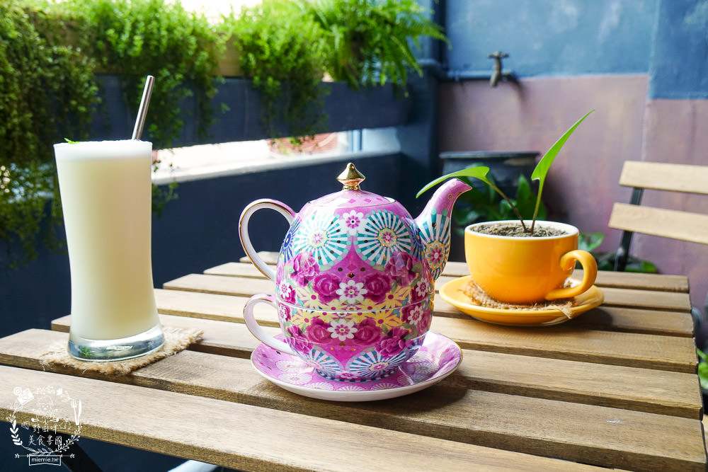 高雄[沒有包裝咖啡廳輕食料理]新崛江熱門IG打卡網美店!鬆軟司康香甜美味