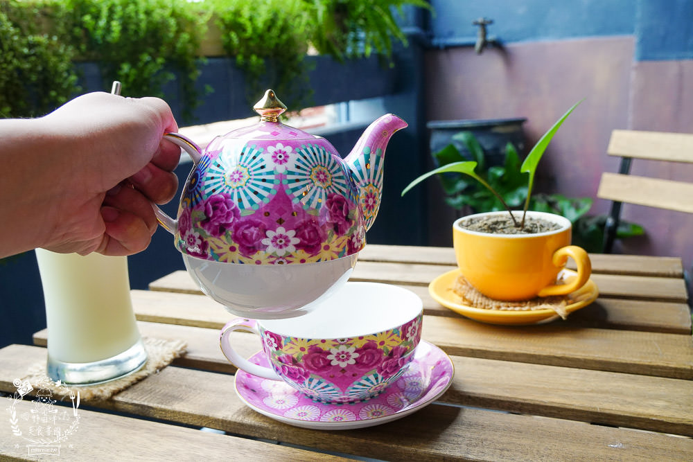 高雄[沒有包裝咖啡廳輕食料理]新崛江熱門IG打卡網美店!鬆軟司康香甜美味