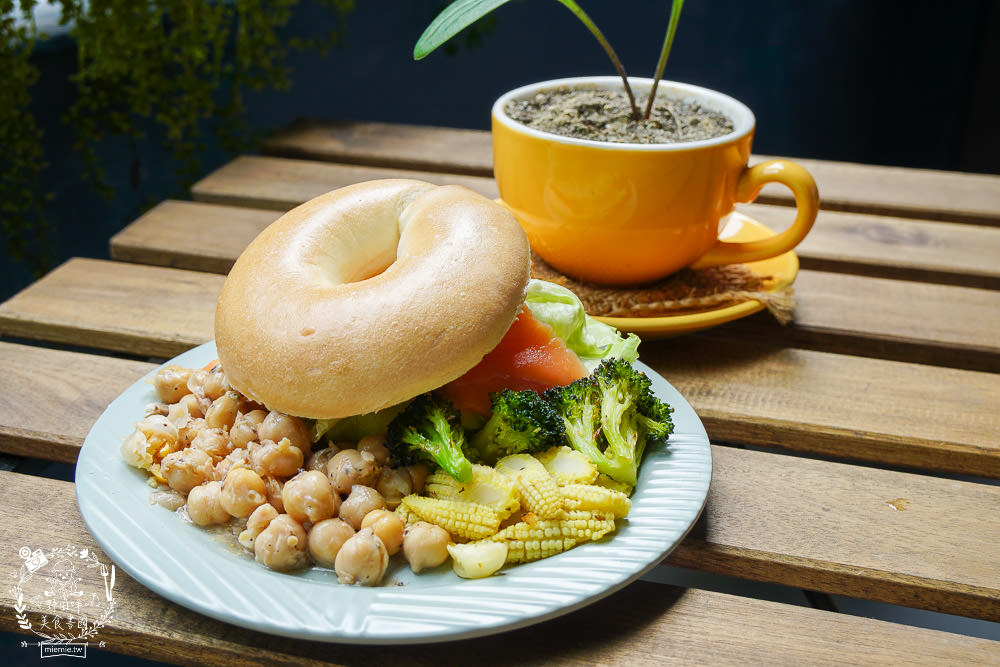 高雄[沒有包裝咖啡廳輕食料理]新崛江熱門IG打卡網美店!鬆軟司康香甜美味