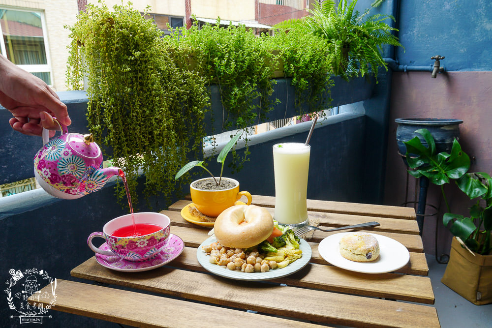 高雄[沒有包裝咖啡廳輕食料理]新崛江熱門IG打卡網美店!鬆軟司康香甜美味