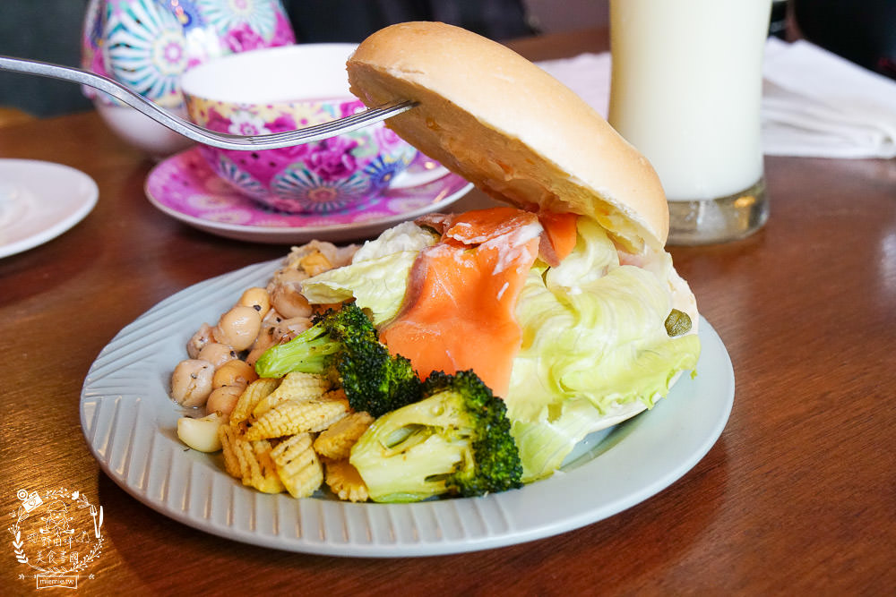 高雄[沒有包裝咖啡廳輕食料理]新崛江熱門IG打卡網美店!鬆軟司康香甜美味