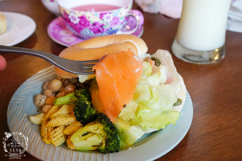 高雄[沒有包裝咖啡廳輕食料理]新崛江熱門IG打卡網美店!鬆軟司康香甜美味