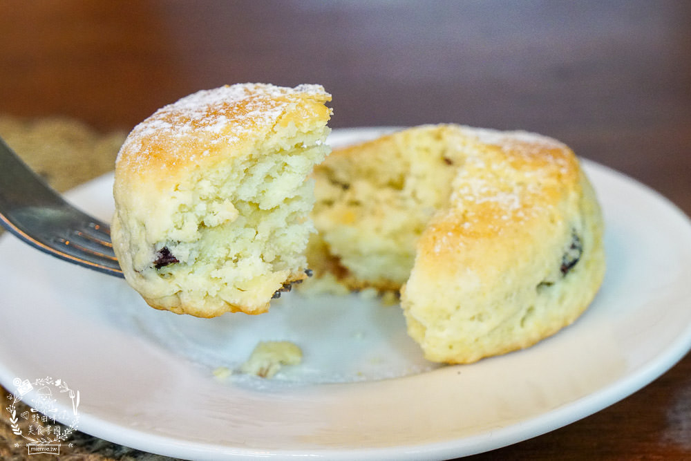 高雄[沒有包裝咖啡廳輕食料理]新崛江熱門IG打卡網美店!鬆軟司康香甜美味