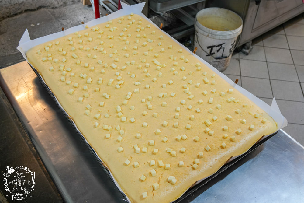 高雄[法朗西斯古早味蛋糕]隱藏在金獅湖市場每天只賣四小時的高CP值古早味蛋糕!