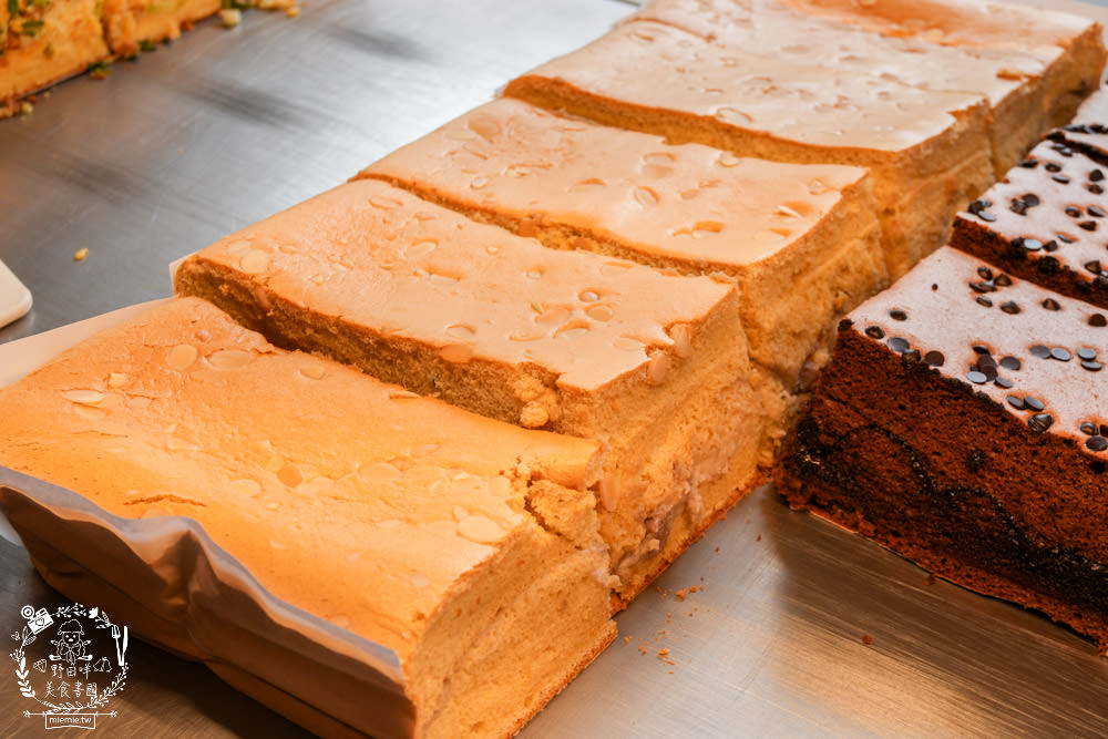 高雄[法朗西斯古早味蛋糕]隱藏在金獅湖市場每天只賣四小時的高CP值古早味蛋糕!