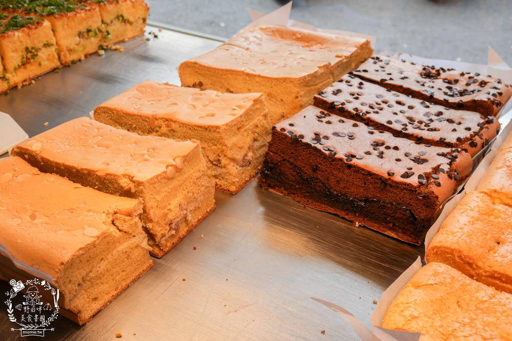 高雄[法朗西斯古早味蛋糕]隱藏在金獅湖市場每天只賣四小時的高CP值古早味蛋糕!