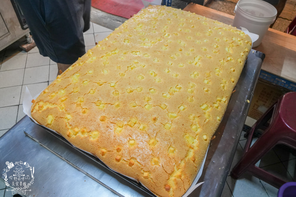 高雄[法朗西斯古早味蛋糕]隱藏在金獅湖市場每天只賣四小時的高CP值古早味蛋糕!
