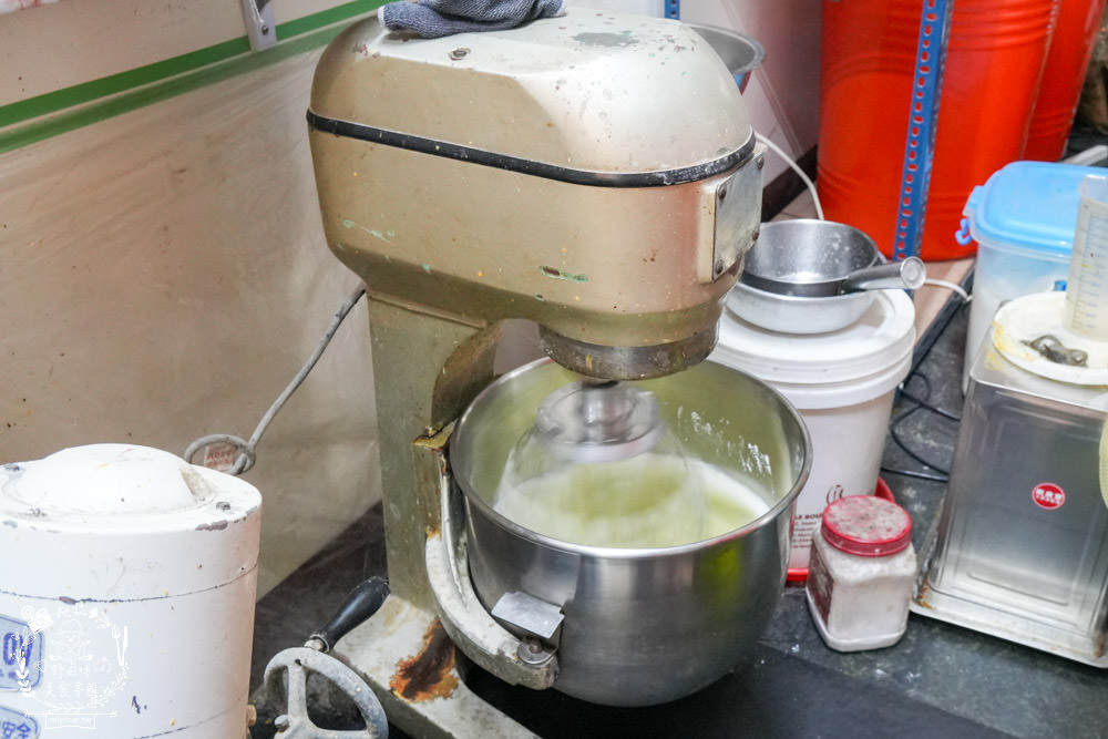 高雄[法朗西斯古早味蛋糕]隱藏在金獅湖市場每天只賣四小時的高CP值古早味蛋糕!