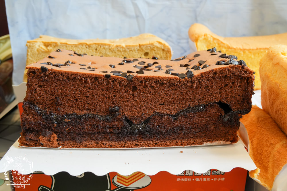 高雄[法朗西斯古早味蛋糕]隱藏在金獅湖市場每天只賣四小時的高CP值古早味蛋糕!