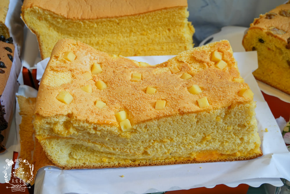 高雄[法朗西斯古早味蛋糕]隱藏在金獅湖市場每天只賣四小時的高CP值古早味蛋糕!