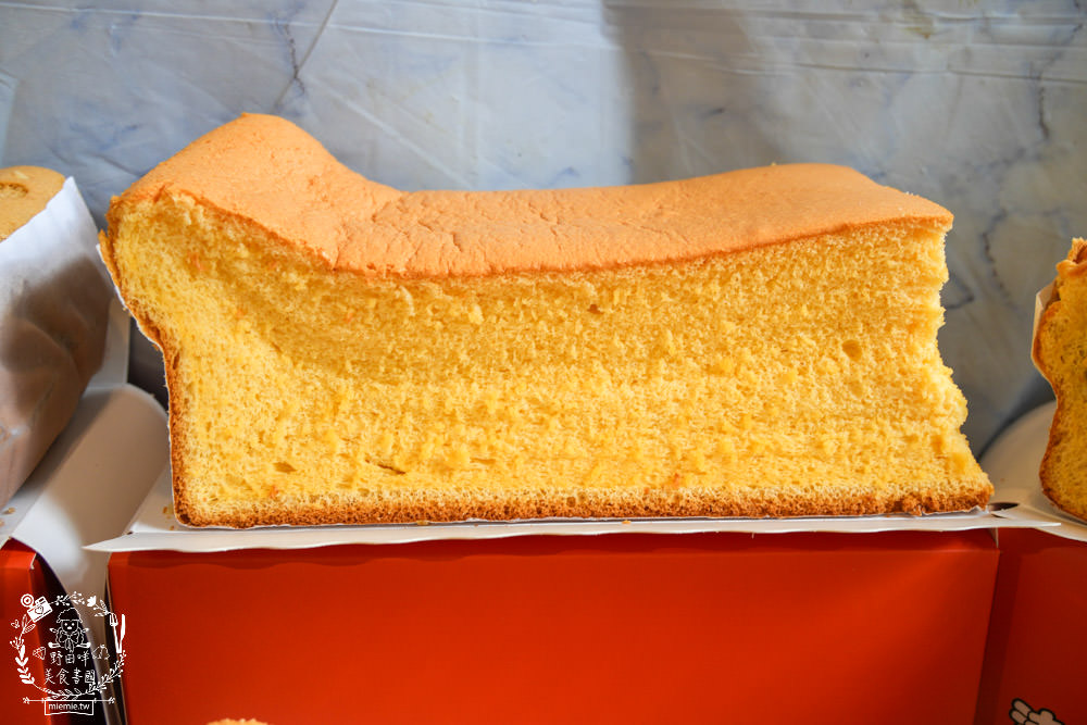 高雄[法朗西斯古早味蛋糕]隱藏在金獅湖市場每天只賣四小時的高CP值古早味蛋糕!