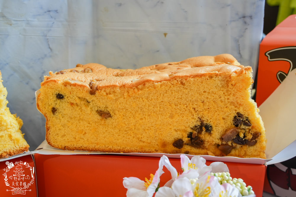 高雄[法朗西斯古早味蛋糕]隱藏在金獅湖市場每天只賣四小時的高CP值古早味蛋糕!