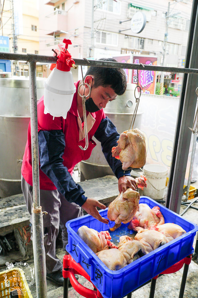 高雄烤雞推薦[泰式瘋烤雞大寮店]連平日都人潮滿滿的高CP值烤雞?銷魂泰式醬酸辣超開胃!