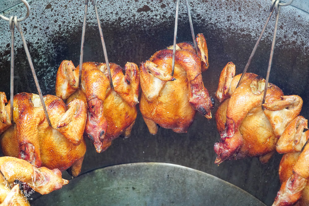 高雄烤雞推薦[泰式瘋烤雞大寮店]連平日都人潮滿滿的高CP值烤雞?銷魂泰式醬酸辣超開胃!