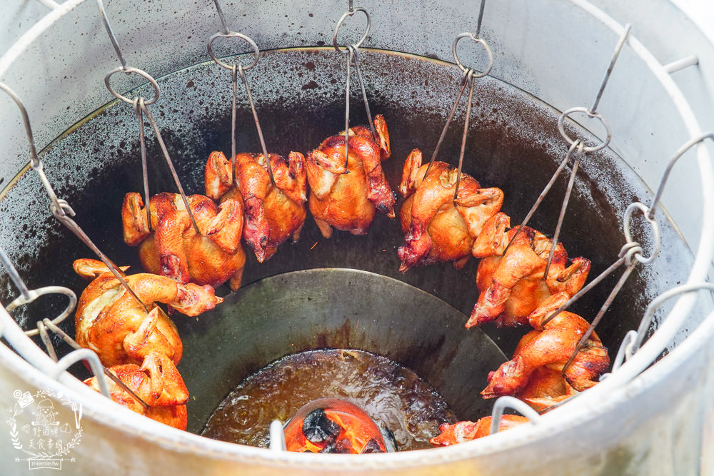 高雄烤雞推薦[泰式瘋烤雞大寮店]連平日都人潮滿滿的高CP值烤雞?銷魂泰式醬酸辣超開胃!